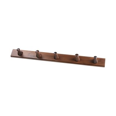 FDB Møbler Q3 Allé -naulakko, 5 koukkua Walnut nature lacquered | Alk. 49,00 €