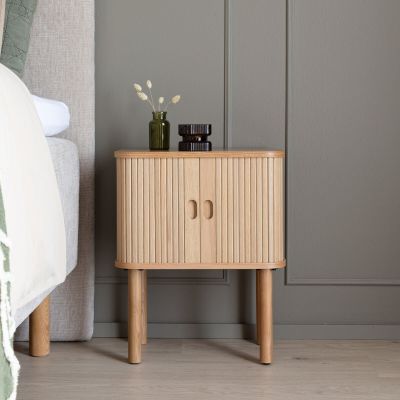 Veke Raita yöpöytä 45x30x60 cm lakattu tammiviilu