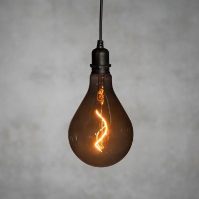 Finnlumor Spiral paristokäyttöinen LED-valaisin sisä- ja ulkokäyttöön savu | Alk. 24,90 €