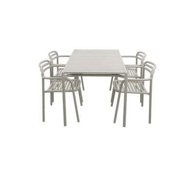 Cane-line, Bliss ruokapöytä sis. neljä tuolia käsinojilla - Hiekka-alumiinia | Alk. 2 266,00 €