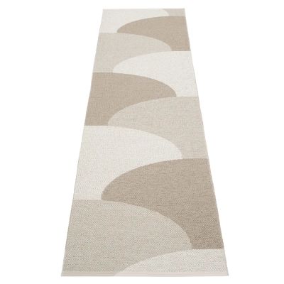 Pappelina, Hill matto Dark Linen/Linen/Fossil Grey 70 x 270cm | Alk. 170,00 €
