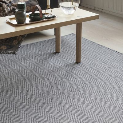VM Carpet Elsa matto 80x300 cm harmaa(kuvausmalli) | Alk. 474,00 €