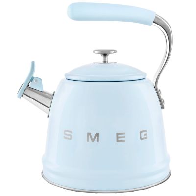Smeg Viheltävä vedenkeitin 2,3 litraa, vaaleansininen | Alk. 125,00 €