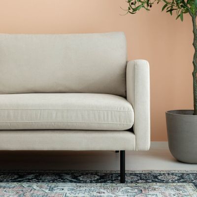 Veke Scandic Copenhagen 2-istuttava sohva hiekka Soro 21, mustat jalat | Alk. 995,00 €