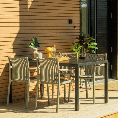 ENVY,Veke Saarni-Estrid 4-hengen ruokailuryhmä musta/beige | Alk. 545,00 €