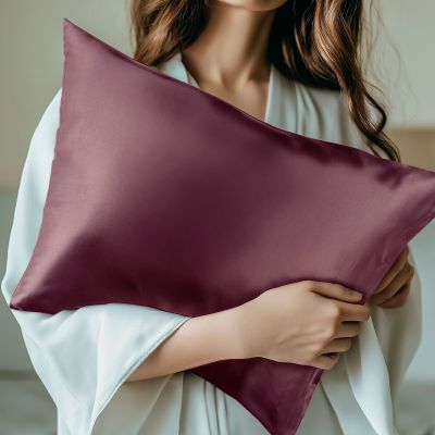 Fanni K Silk Tyynyliina 50x60 cm luumu | Alk. 49,95 €