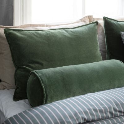 Fanni K Sametti koristetyyny 50x70 cm sammaleenvihreä | Alk. 28,95 €