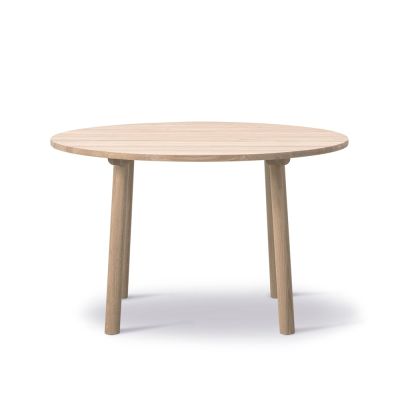 Fredericia Furniture Taro 6121 ruokapöytä Saippuoitu tammi, ø120 cm | Alk. 3 152,90 €