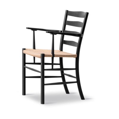 Fredericia Furniture Klint käsinojatuoli Luonnonkudottu mustalakkainen tammi
