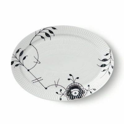 Royal Copenhagen Black Fluted Mega -tarjoiluvati, musta ovaali 28 cm