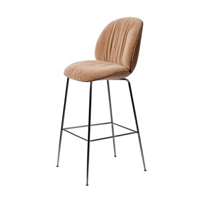 GUBI Beetle Soft baarituoli 75 cm etuosastaan verhoiltu Belsuede Dedar 132-lakattu pähkinä musta krom | Alk. 1 799,00 €