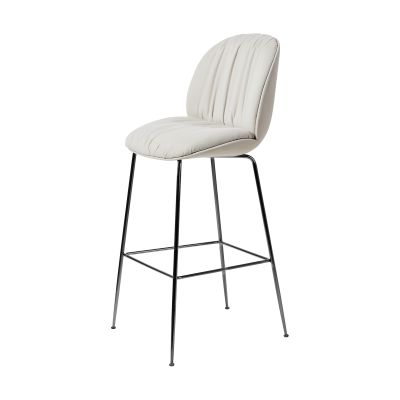 GUBI Beetle Soft baarituoli 75 cm täysin verhoiltu Reales Gubi 001-svart krom -> Reales Gubi 001 musta kromi