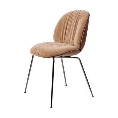 GUBI Beetle Soft tuoli etupuolelta verhoiltu Belsuede Dedar 132 mattalakattu pähkinä musta kromi | Alk. 1 499,00 €