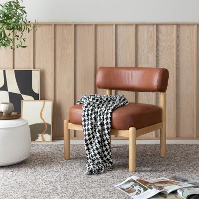 Veke Jade nojatuoli konjakki, keinonahka brandy 691B, lakattu tammi(kuvausmalli)