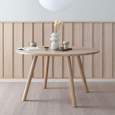 Veke Kaiku pyöreä ruokapöytä Ø130 cm lakattu tammi, asiakaspalautus