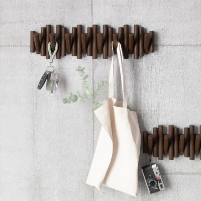 Umbra Picket naulakko 8-koukulla, pähkinä