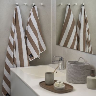 Fanni K Hanko pyyhe 70x140 cm hiekka