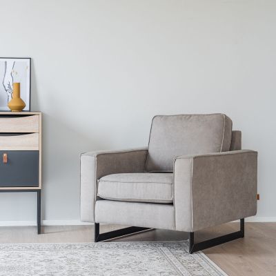 Veke Macho nojatuoli Kitti Soro 23, mustat jalat, asiakaspalautus