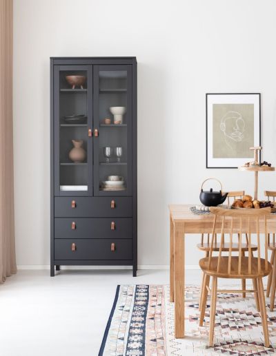 Tvilum Madrid vitriini leveä musta, asiakaspalautus