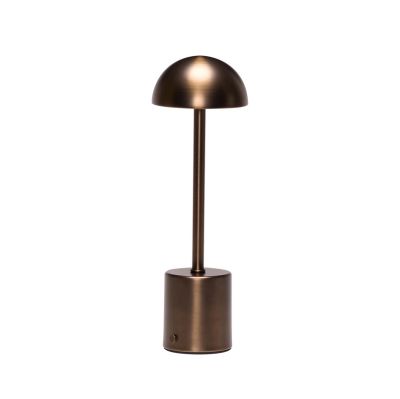 Hübsch - Taten LED-akkukäyttöinen pöytävalaisin, patinoitu messinki, korkeus 30 cm –