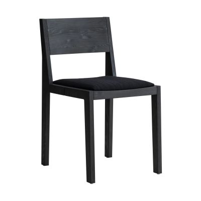 Vaarnii 016 Maasto Dining Chair tuoli Mustaksi petsattu mänty, verhoiltu musta istuin