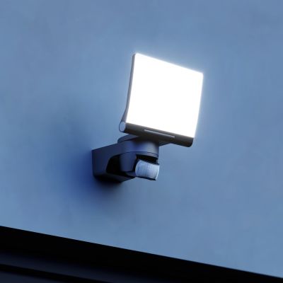 XLED Home 2 XL S -anturilla varustettu kohdevalaisin ulos, musta, IP44 STEINEL - Moderni - Muovi - Kulmikas