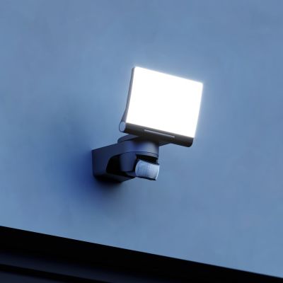 XLED Home 2 S -anturilla varustettu kohdevalaisin ulos, musta, IP44 STEINEL - Moderni - Muovi - Kulmikas