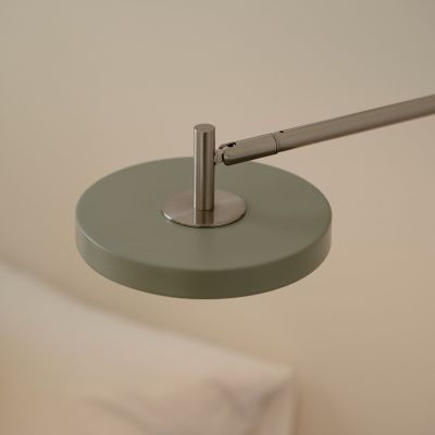 Asteria Long LED-seinävalaisin, oliivi, teräs, kiinteä johdotus UMAGE - Olohuone - Design - Metalli - Yksilamppuinen