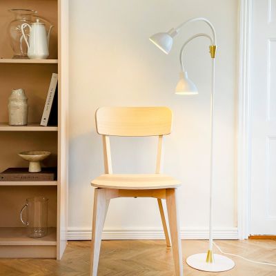 Lilje-lattiavalaisin, valkoinen/messinki – DybergLarsen Dyberg Larsen - Olohuone - Design - Metalli - Varjostimella