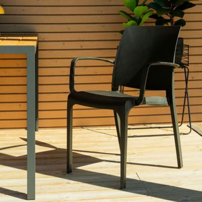 Veke Iiris tuoli käsinojilla musta | Alk. 49,00 €
