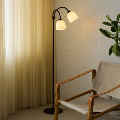 GLOW-lattiavalaisin, musta, korkeus 130 cm, 2-lamppuinen – Halo Design - Olohuone - Metalli - Monilamppuinen