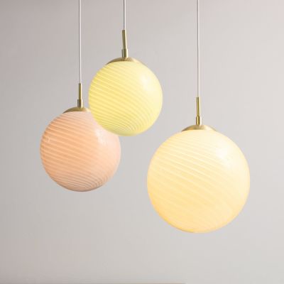 CANDY BALL –riippuvalo, oliivi/antiikkimessinki, halkaisija 20 cm – Halo Design - Olohuone - Lasi - Yksilamppuinen