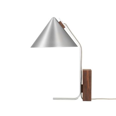 Kristina Dam Studio Cone pöytävalaisin Alumiini-saksanpähkinä | Alk. 570,90 €