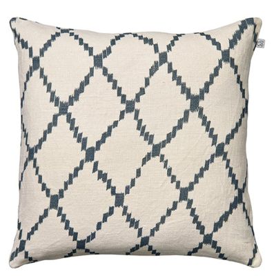Chhatwal & Jonsson Ikat Kerela -tyynyliina 50x50 cm Valkoinen-sininen | Alk. 79,00 €