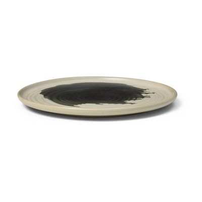 ferm LIVING Omhu lautanen ⌀26,5 cm off white-charcoal | Alk. 33,75 €