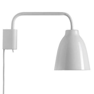 Fritz Hansen Caravaggio Read -seinävalaisin Opaali | Alk. 278,00 €