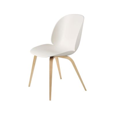GUBI Beetle tuoli Alabaster white, mattalakattu tammirunko | Alk. 399,00 €