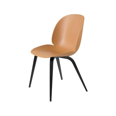 GUBI Beetle tuoli Amber brown, mustaksi petsattu pyökkirunko | Alk. 404,10 €