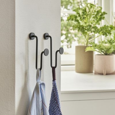 Hübsch Swing koukku 7x2,5x13 cm musta