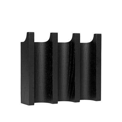 Kristina Dam Studio Column vaateripustin Oak black lacquered | Alk. 87,00 €