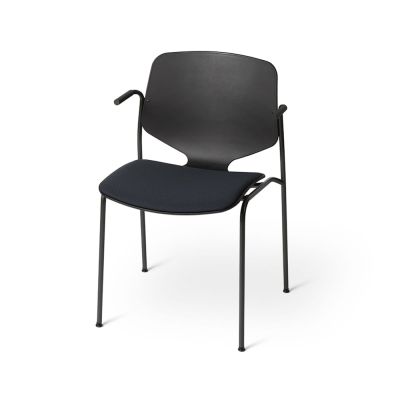 Mater Nova Sea -käsinojallinen tuoli Kangas cura 60111 black, musta teräsrunko | Alk. 575,00 €