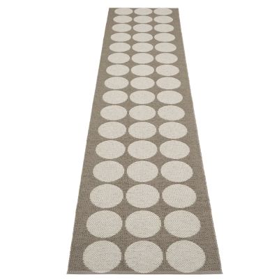 Pappelina, Hugo matto Walnut/ Linen 70 x 400 cm | Alk. 301,00 €
