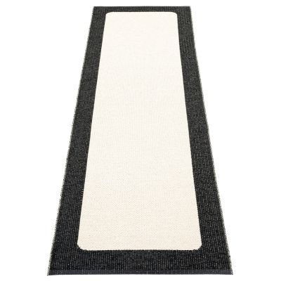 Pappelina, Ilda matto 70x240 cm black / vanilla | Alk. 129,00 €