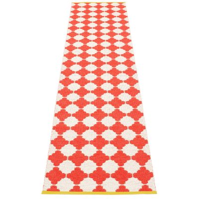 Pappelina, Marre matto 70x300 cm coral red / vanilla stripe