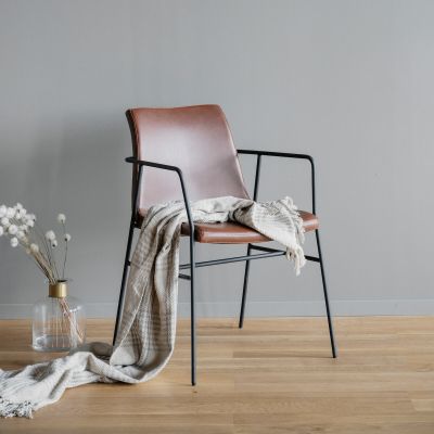 Rowico Huntingbay käsinojallinen tuoli ruskea PU/musta kehys | Alk. 259,00 €