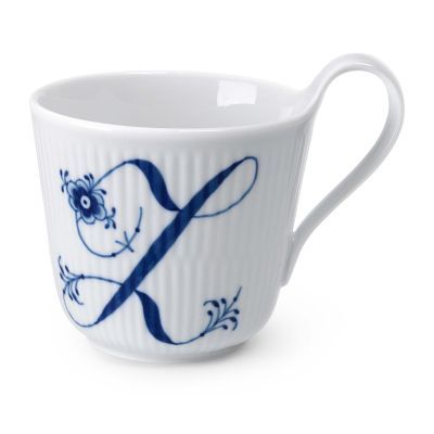 Royal Copenhagen Blue Fluted Plain Alphabet -kuppi 33 cl Z | Alk. 67,60 €