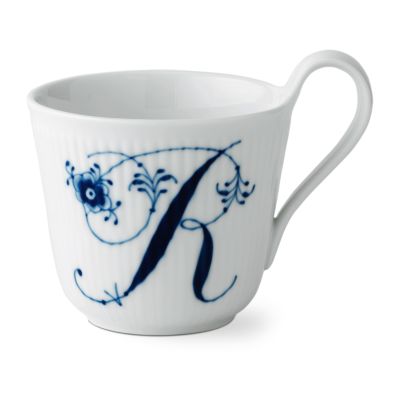 Royal Copenhagen Blue Fluted Plain Alphabet -muki 33 cl R | Alk. 85,00 €