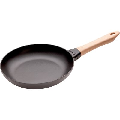 Staub Paistinpannu, jossa on puukahva 24 cm | Alk. 102,00 €