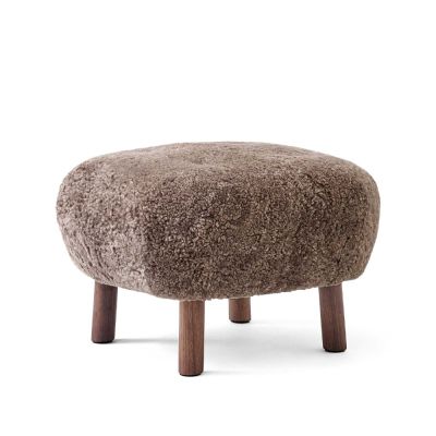 &Tradition Little Petra ATD1 -jalkarahi Lampaannahka Sahara-saksanpähkinäjalat | Alk. 1 308,00 €